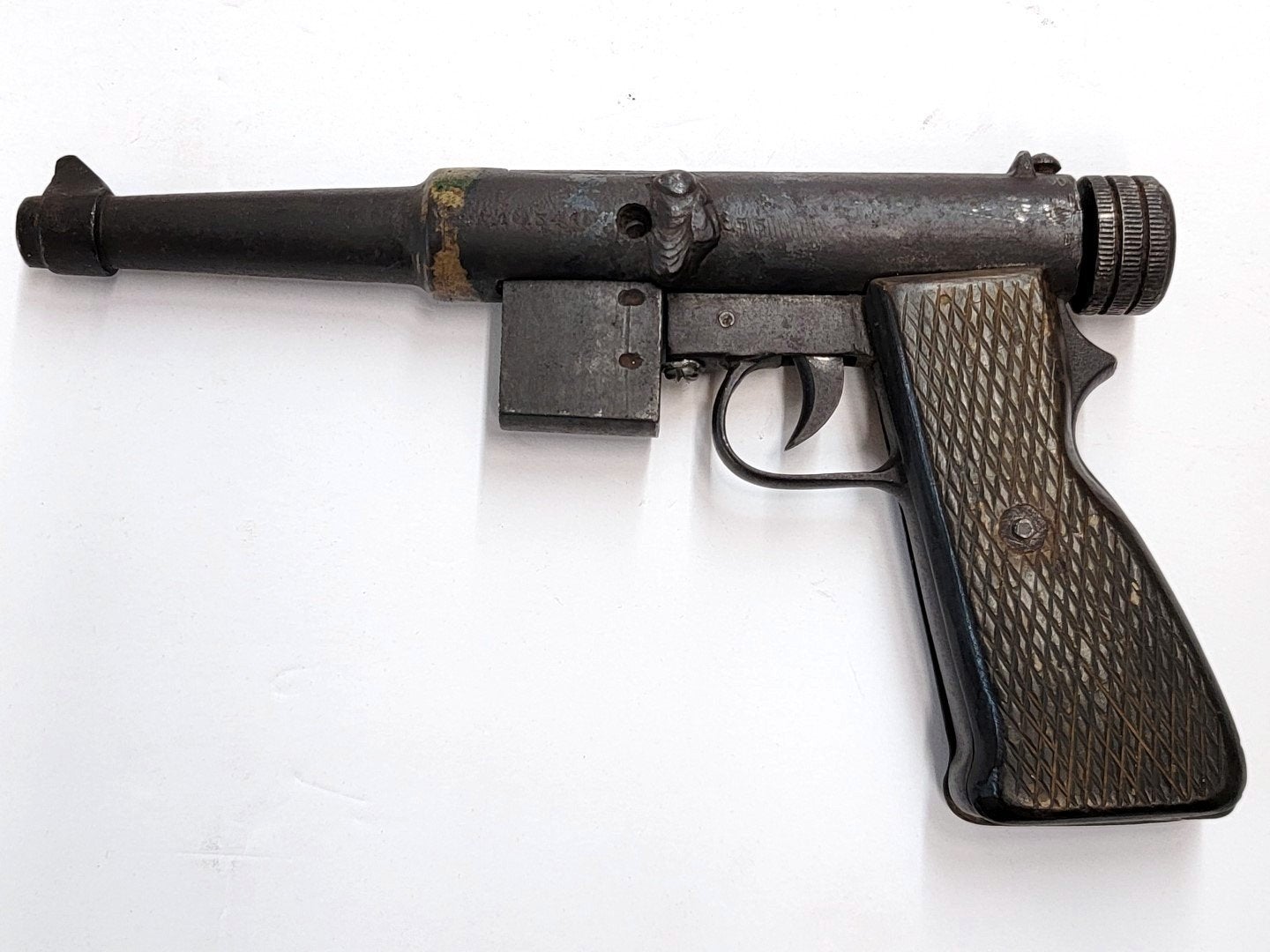 Viet Cong 3 Shot Pistol & Flag (9).jpg